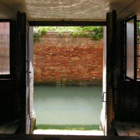 Walk On The Water ✧ 5 Minutes To Rialto Bridge Apartment Venice Exterior photo